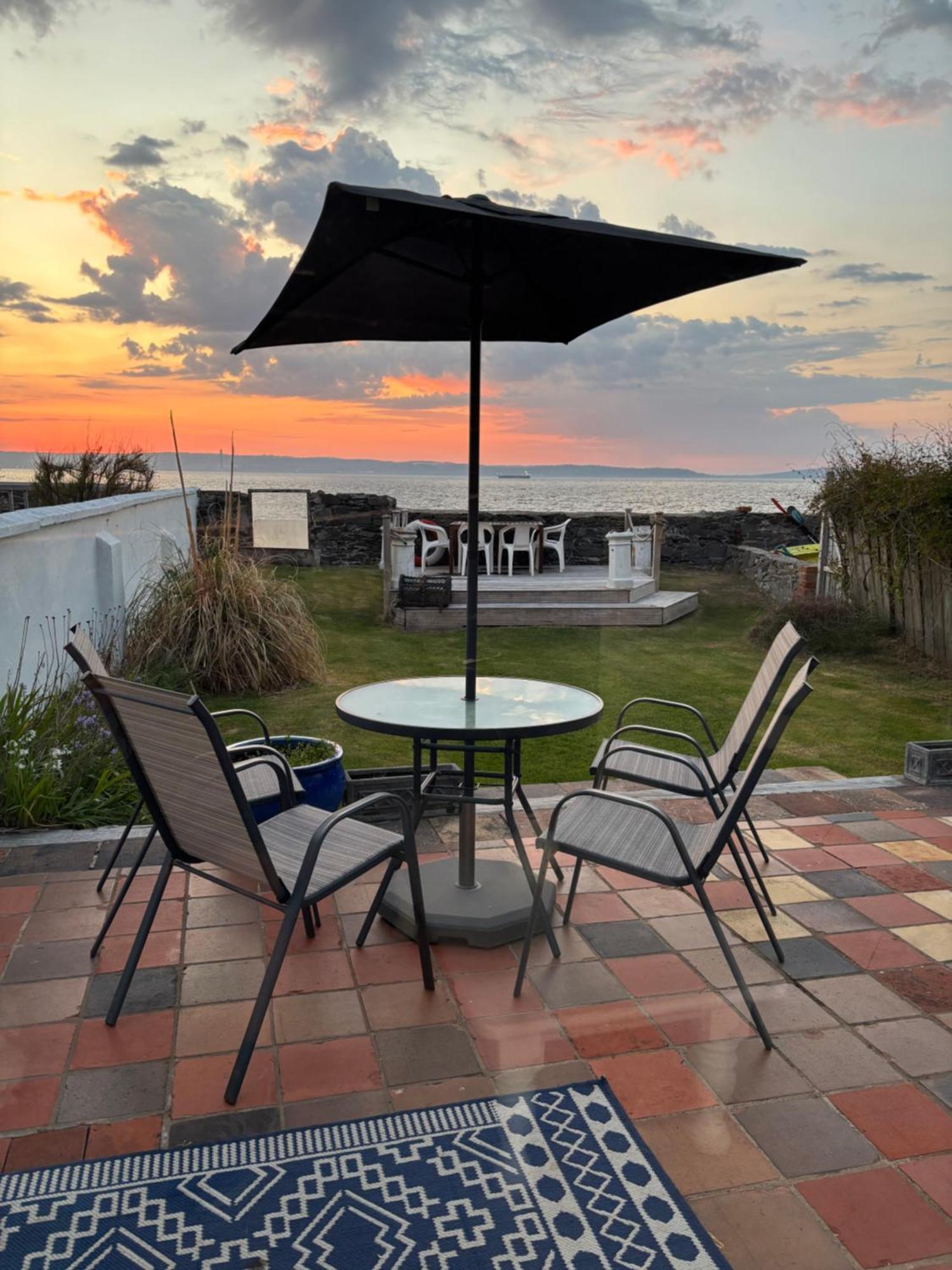 Splash Cottage Beach House With Sea Lapping Garden Bangor Eksteriør billede
